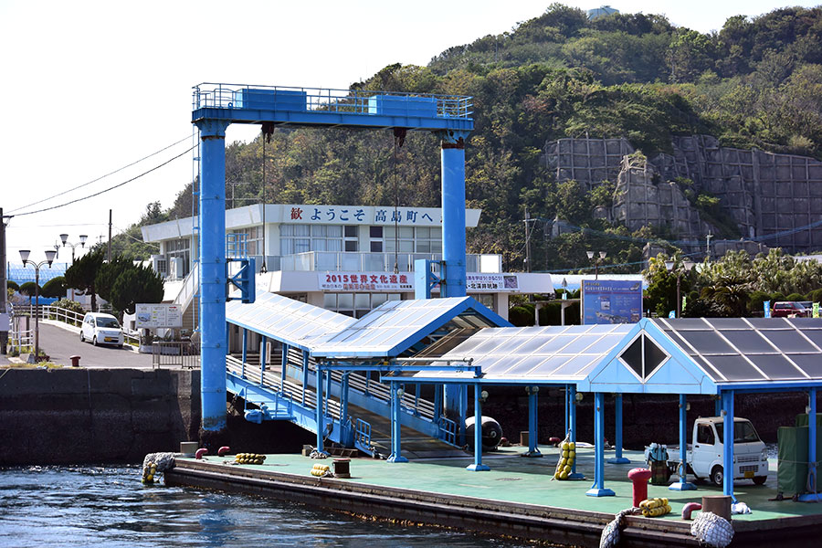 軍艦島のお隣の高島に上陸。この島も炭鉱の町として栄えた歴史が。今も有人島です。