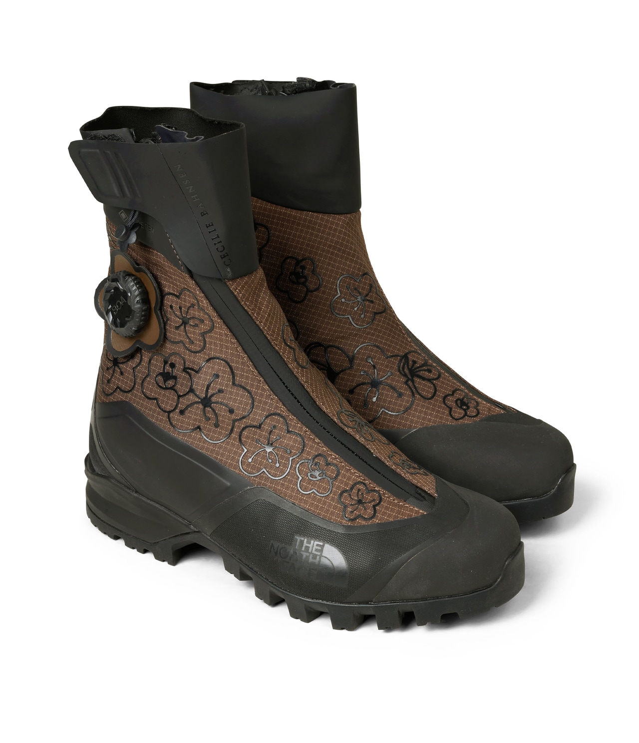 TNF × Cecilie Bahnsen Verto SA GORE-TEX Boot(ユニセックスでサイズ展開は23.5, 24.5, 25.5, 26.5, 27.5, 28.5)/82,500円