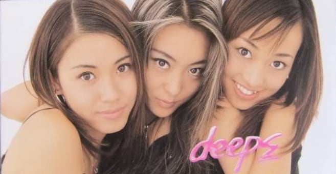 deeps「ハピネス」(1998年2月4日発売)。SPEEDの作詞・作曲を担う伊秩弘将、編曲を担う水島康貴のチームが、SPEEDファンの完全なる正反対の客層を狙って送り出したギャル系ユニット。何しろ、deepsとは、SPEEDを逆から読んだ文字列なのだから気が利いている。「egg」の人気モデルたちが歌うこのセカンドシングルは、(以下の形容詞は、すべて誉め言葉である)ケバく、雑駁で、軽薄で、安直で、刹那的である。つまり、最高！（dps official HPより）