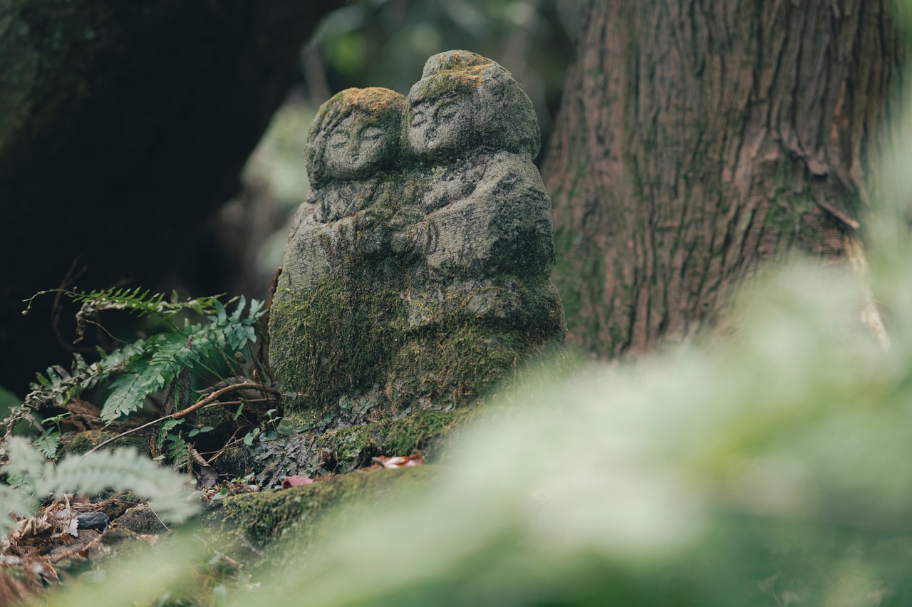 トレイルのいたるところに小さな地蔵や祠が祀られていて、ローカルの人の手によって丁寧に手入れがされている。