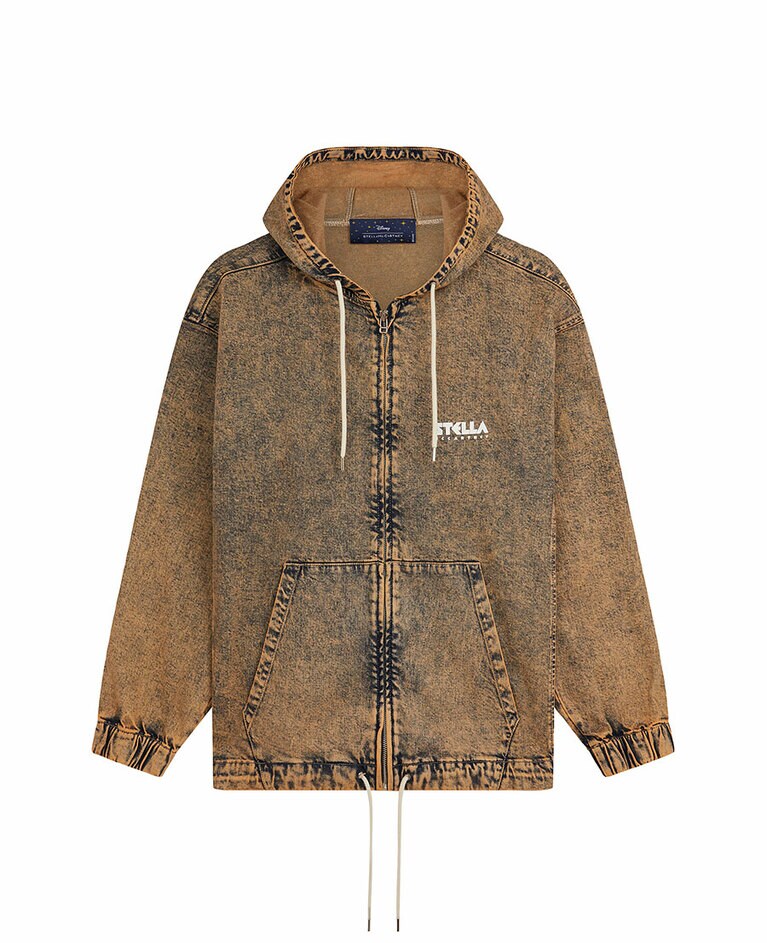 デニムジャケット 137,500円。©Disney