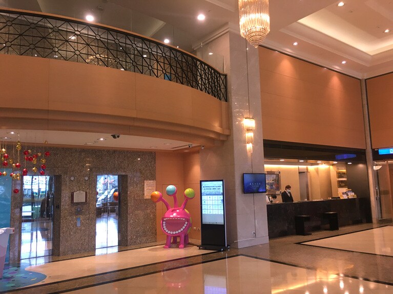 広々としたロビー。同じフロアにはキッズルームなどもあり、ご家族連れの滞在にもおすすめ。