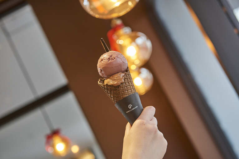 まったりとした濃いアイスと軽くてサクサクなワッフルコーンのコンビネーションが抜群！