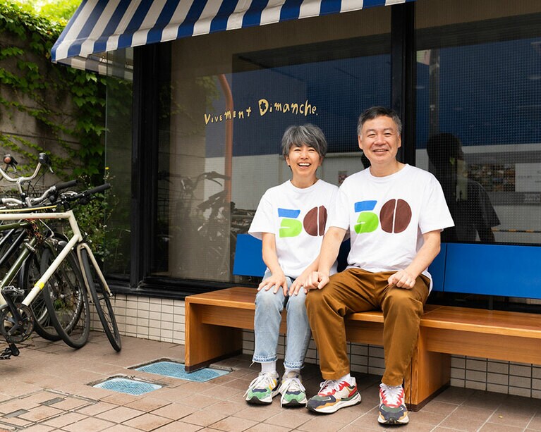 30年記念のTシャツがお似合いの隆志さん、千佳さんご夫妻。