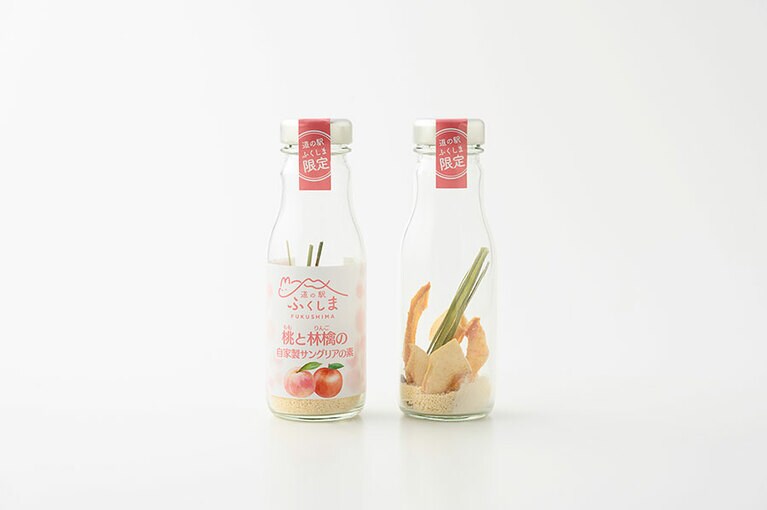 桃と林檎の自家製サングリアの素 各692円（27g）。