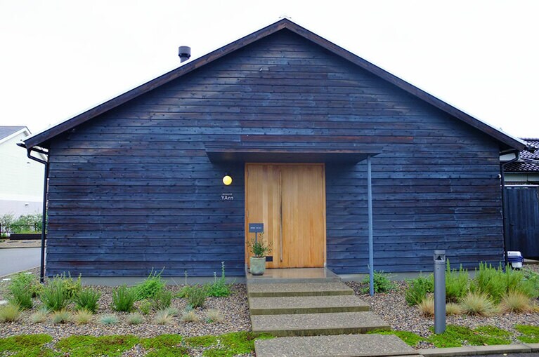 ［SHÓKUDŌ YArn］この黒い一軒家が、わくわく、ドキドキの美食の舞台。