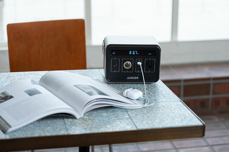 ポータブル電源 PowerHouse(W約20×D16.5×H14.5) 49,800円(税込)／アンカー・ジャパン