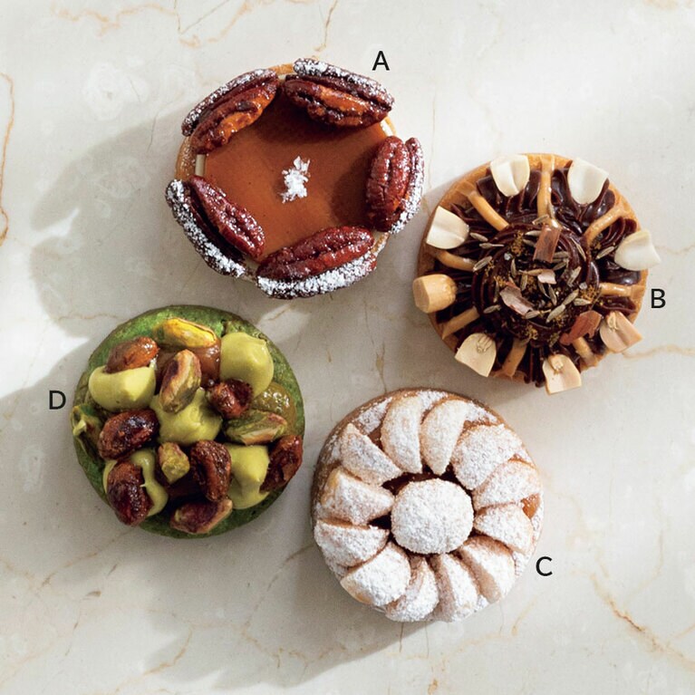 ナッツをちりばめたクッキーは、まるで小さな宝石のよう。すべてが上質で、クッキーの概念を超えたおいしさ。　A：ペカンキャラメルクッキー 700円 B：千葉ピーナッツガラムマサラクッキー 700円 C：マカダミアクッキー 700円 D：ピスタチオクッキー865円／LESS