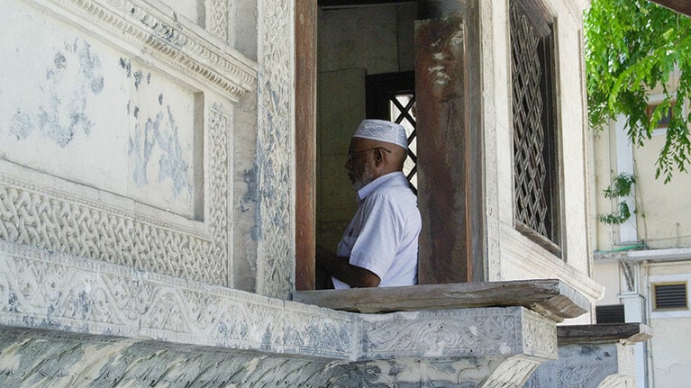 350年あまりの年月を経ても、深い趣を感じるモルディブ最古のモスク。