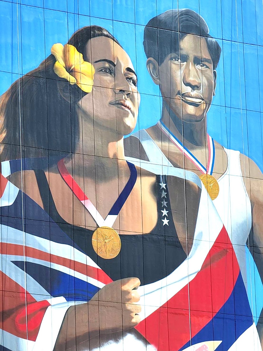 オリンピックサーフィン女子の初代金メダルに輝いたのが、ハワイ出身の選手であったことは、デューク氏もさぞかし喜んでいることでしょう。