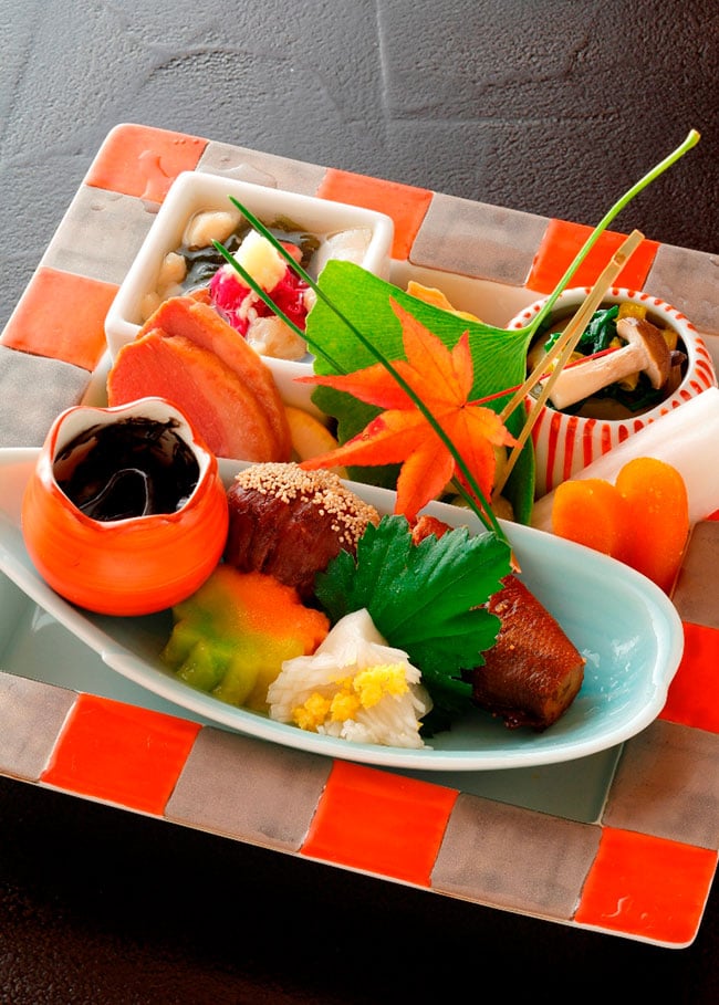 秋田の旬の食材を、ミシュラン2つ星の料理人による企画演出で味わえます。
