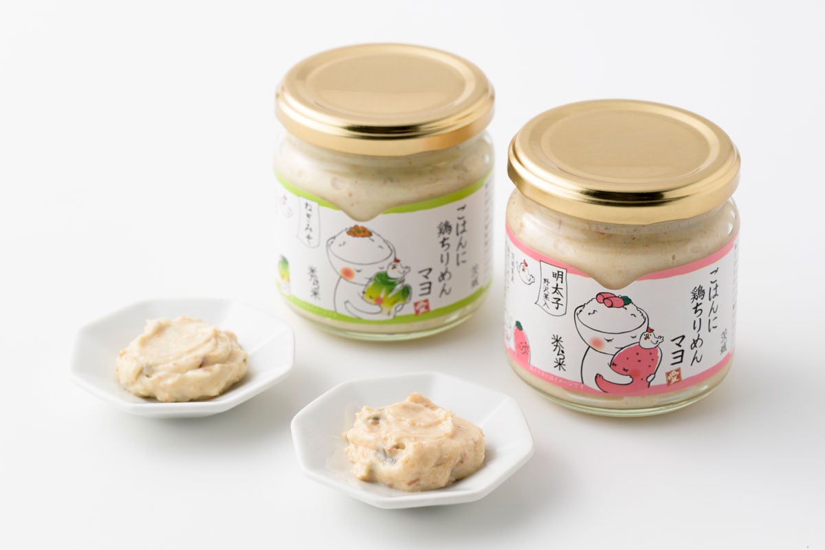 ごはんに鶏ちりめんマヨ 各734円（160g）。左から：ねぎみそ、明太子野沢菜。