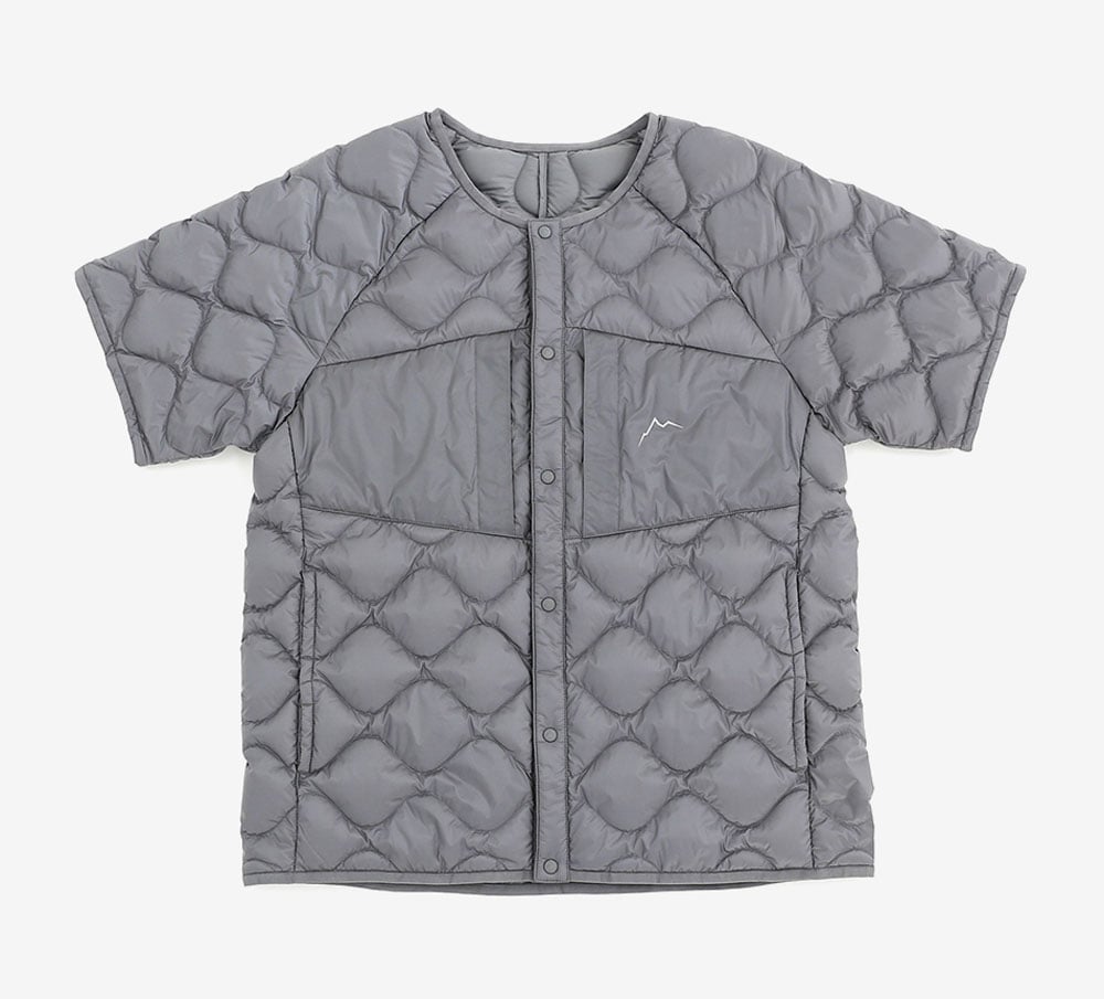 ケイル “スナップ ダウン ショート スリーブ シャツ”／47,300円。