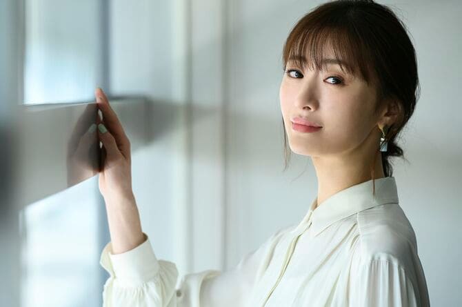 「弱い人や『勝っていない』人たちにシンパシーを感じます」と語る松本まりかさん ©文藝春秋/釜谷洋史