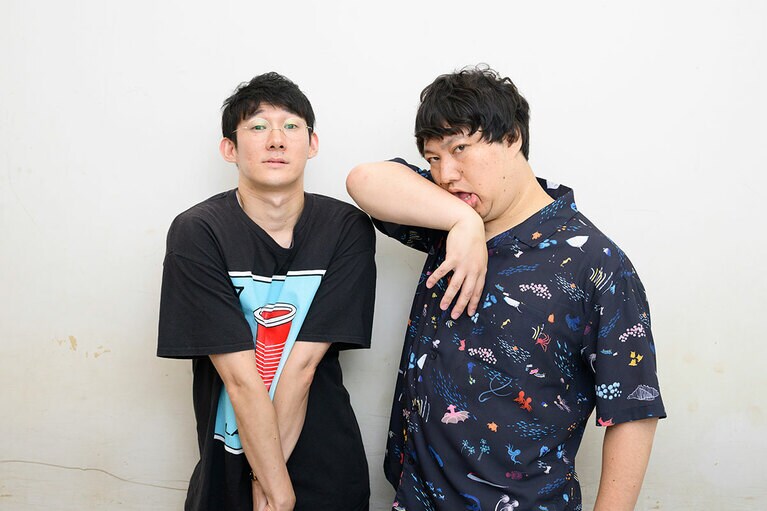 インタビューに答えてくれた、ロングコートダディのおふたり。