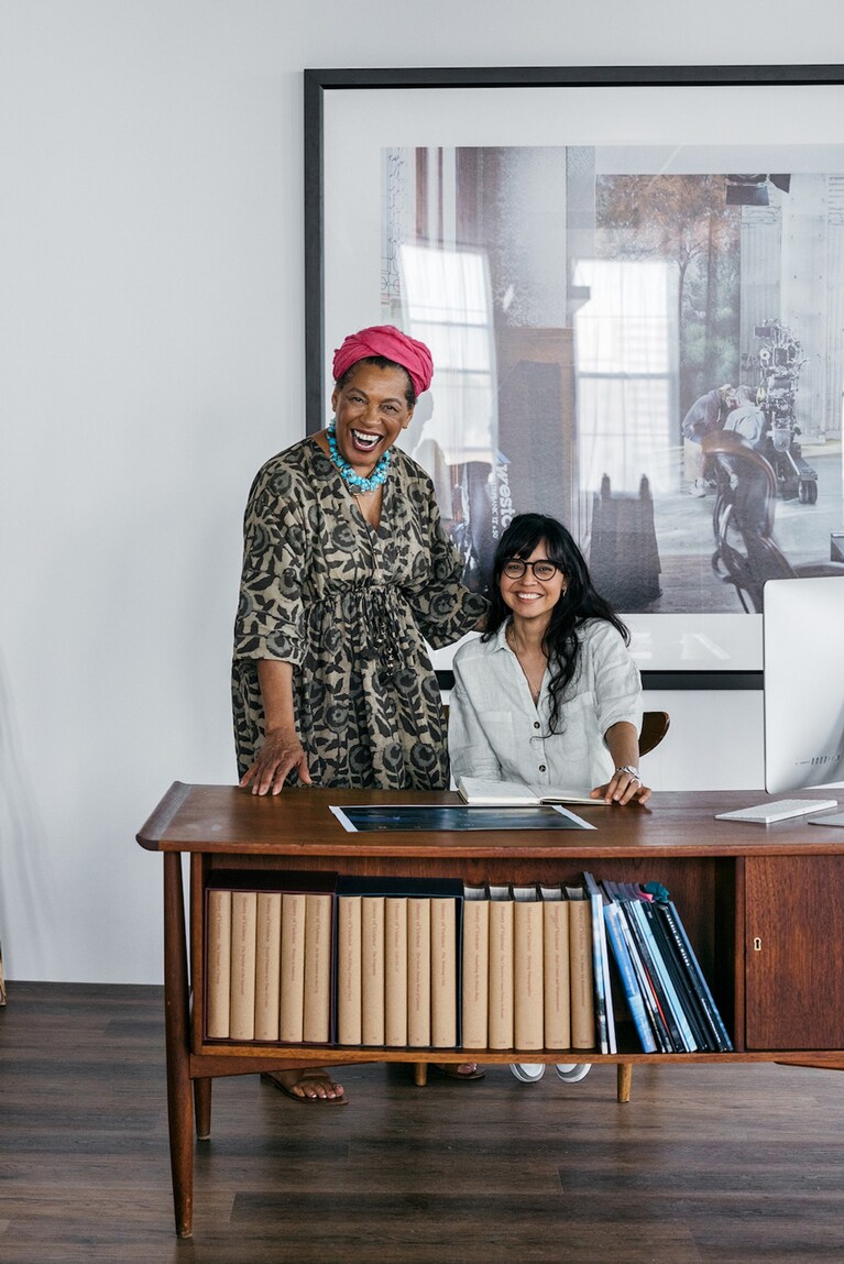 左からキャリー・メイ・ウィームス(メントー)とカミラ・ロドリゲス・トリアーナ(プロトジェ)。 ©Rolex／Arnaud Montagard