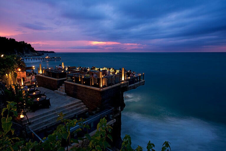 サンセットの名所として知られる「ロック バー」の夕景。
