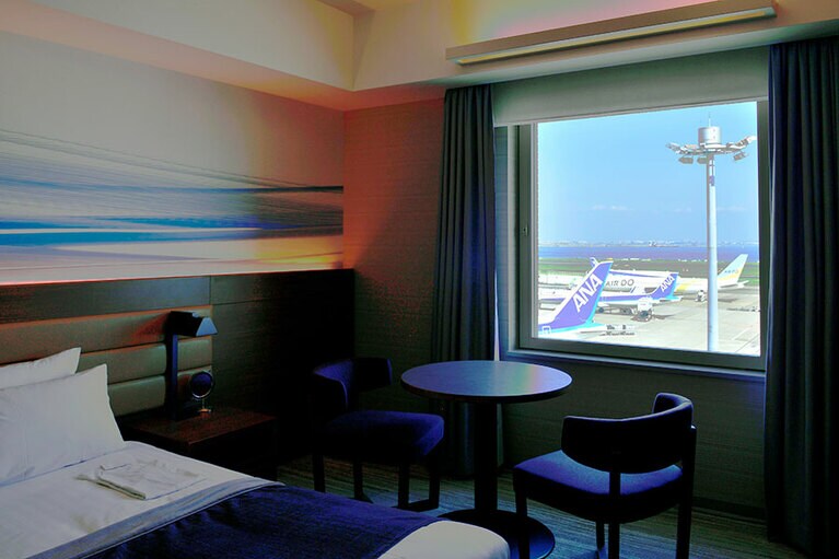 ［羽田 エクセルホテル東急］防音も完璧な「デラックスダブル」。1室 27,500円～(2名利用の場合)。