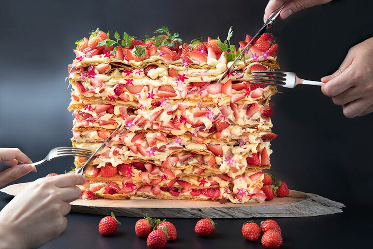 12月は、国産いちごをふんだんに使った、初代「いちごのミル・ミルフィーユ」を提供。