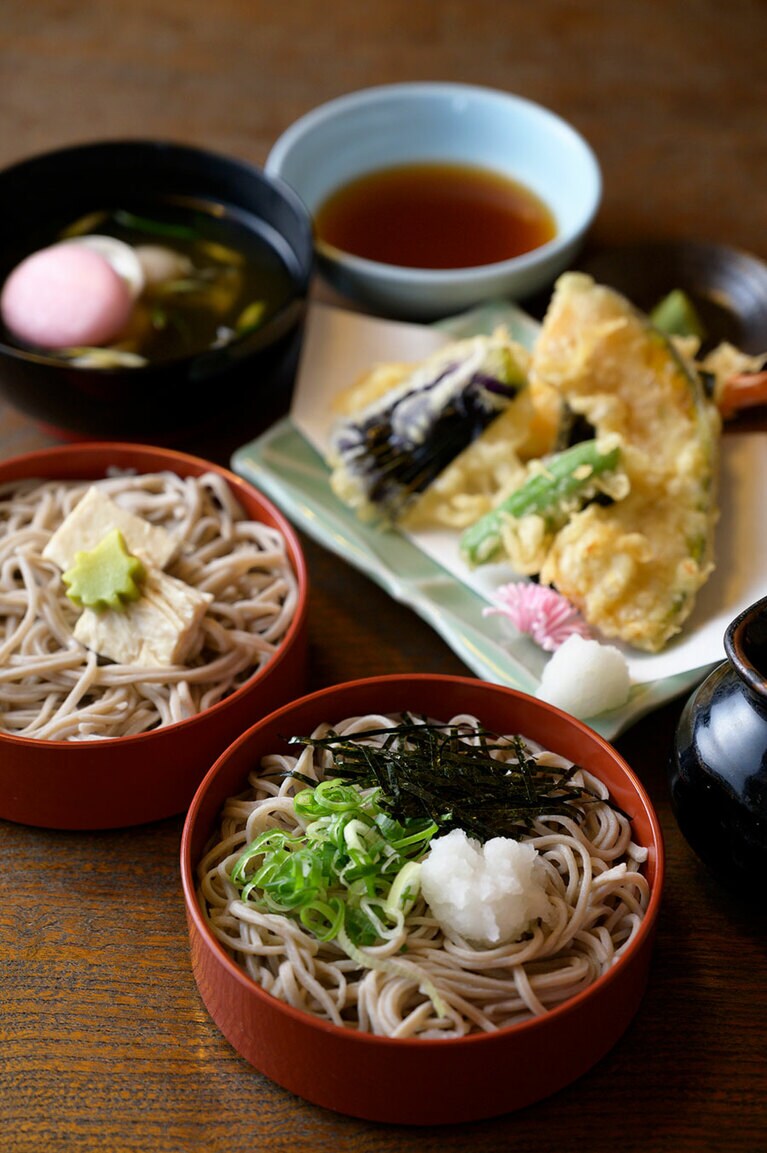 「比叡山やくばらい散歩」のオプションとして付けられる「やくばらい蕎麦」。チェックイン時に要予約。