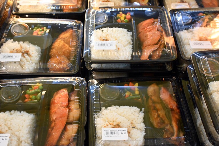 5USドルとは思えない、お弁当の充実ぶり。