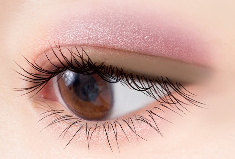 カーキが入ることで甘すぎずカッコイイ雰囲気に。