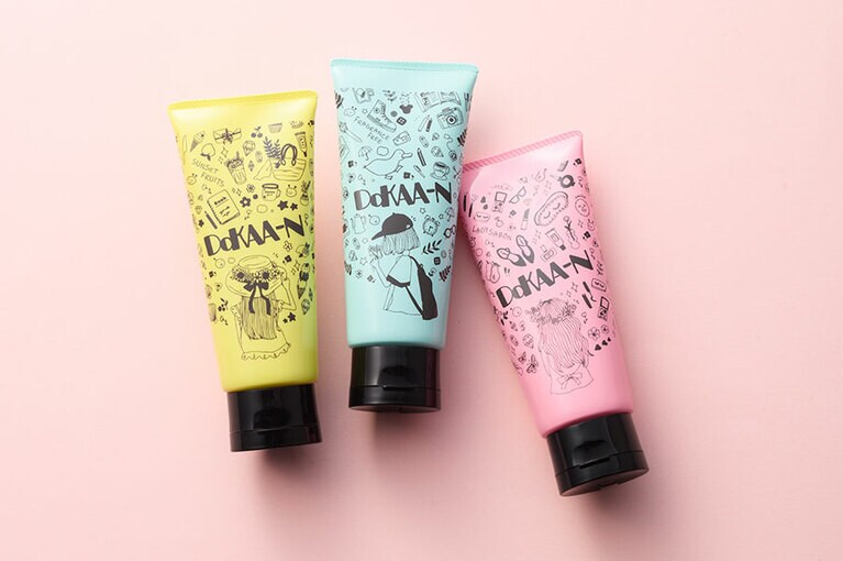 「ハホニコ ビックリドカーン 集中ケアトリートメント」。香り別に3種類。