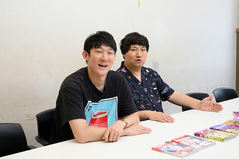 インタビューに答えてくれた、ロングコートダディのおふたり。