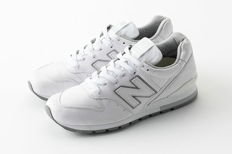 ニューバランス 「NB1 990 V5」 32,000円。