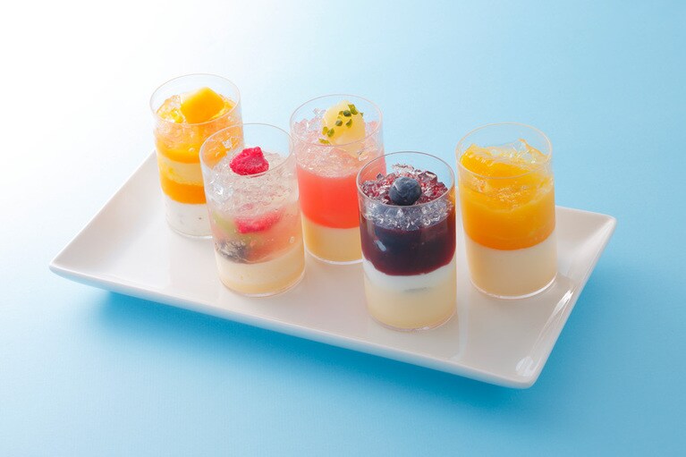 「フルーツヴェリーヌ」5個セット 3,050円。マンゴー＆ココナッツ／桃＆ヨーグルト／レモン＆オレンジ／白ワインのフルーツカクテル／ブルーベリー＆フロマージュ。冷凍でのお取り寄せ。