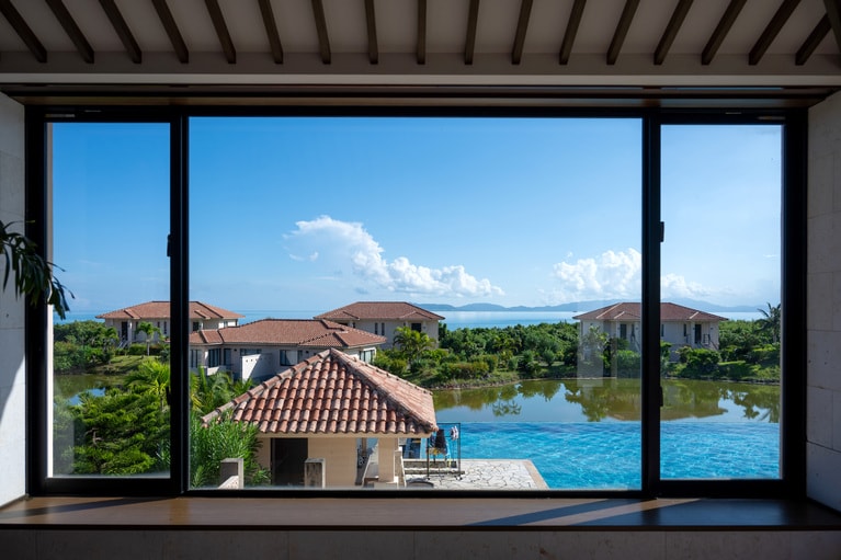 フロント棟からの眺めもリゾート感満点。