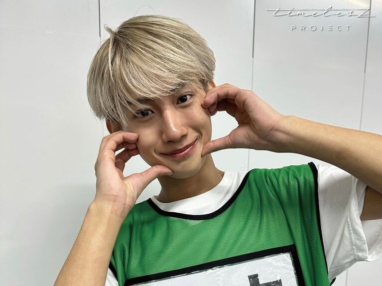 鈴木くん。「timelesz project」公式Instagramより。