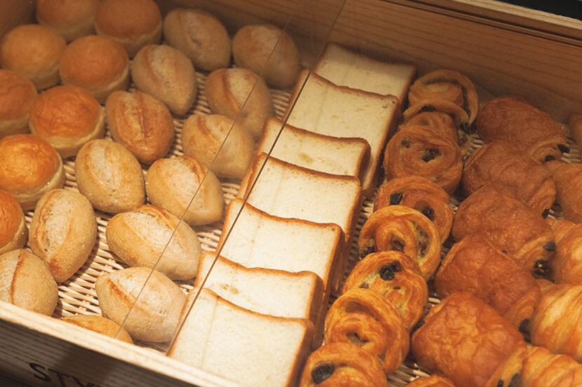 パンは食品ロスに配慮した「スタルブレッド」のものと、京都の人気パン屋「ル・プチメック」のもの。
