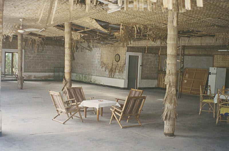 1979年まで島にあったホテルの廃墟。この建築基礎は「バイ・ザ・バー」のある場所に生かされた。