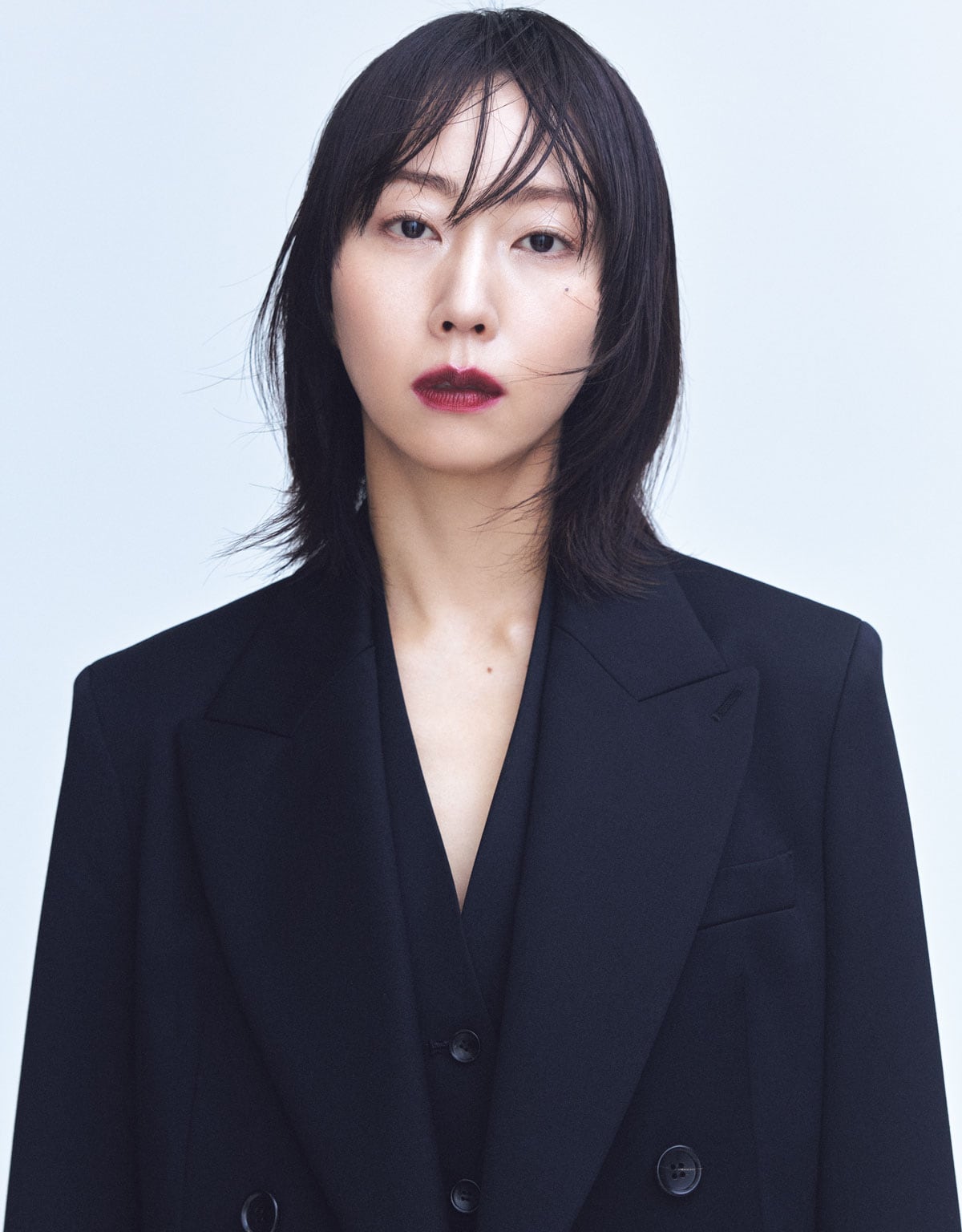 木南晴夏さん：ジャケット 86,900円、ジャンプスーツ 59,400円／ともにデ・プレ