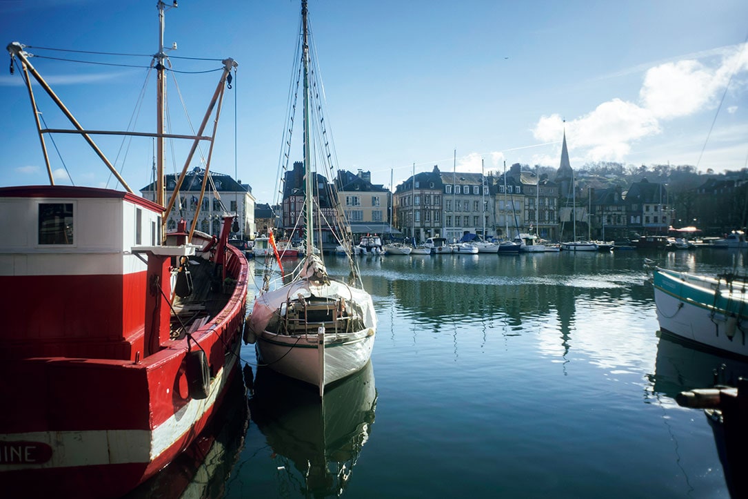 現在は主にヨットや観光船が並ぶオンフルールの旧港。