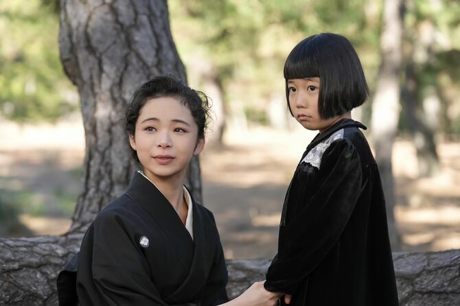 スズ子の実母とのわだかまりを溶かした娘の愛子。小野美音の名演が光った ©NHK