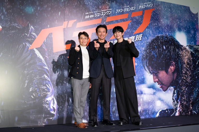 左からリュ・スンワン監督、ファン・ジョンミン、チョン・へイン。