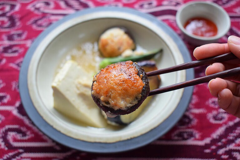 まず餡の部分を下にして焼く。表面に焼き色がつくまで、あまり動かさないこと。