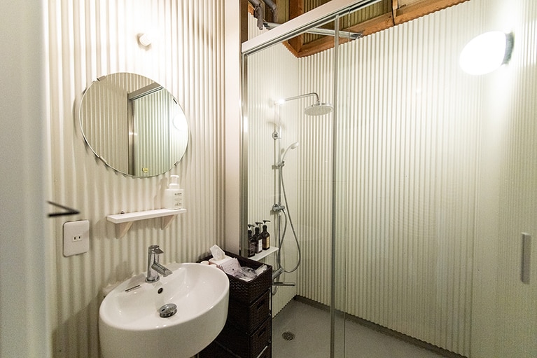 コンパクトながらも機能的で使いやすい。何より清潔感があるのが嬉しい。