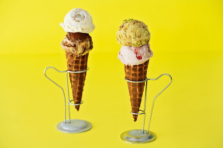 ICE CREAM ＆ Waffle CONE SET OF 4 flavors〈アイスクリーム（塩＆クリームチーズ、ピスタチオ＆クルミ、苺ミルク＆ラズベリー生チョコ、マスカルポーネ＆コーヒー）150ml×4個、ワッフルコーン4個〉3,078円／Harlow ICE CREAM