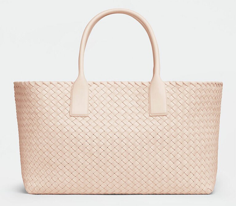 ミディアム H45×W40×D16cm 940,500円。