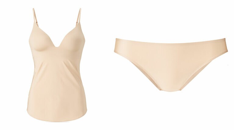 左から、エアリズムプランジ ブラキャミソール 1,990円、エアリズムウルトラ シームレスショーツ(レギュラー) 790円。