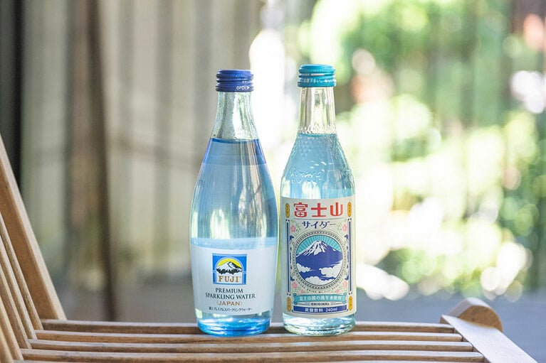 ツアー後少しひと休み。館内に用意されている軽食や飲み物は自由に堪能することができる。