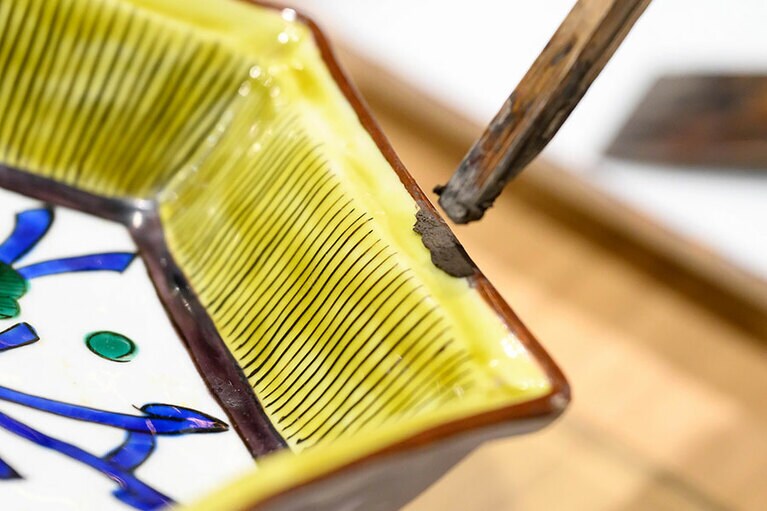 この日体験したのは「埋め」の工程。むらなく均一にパテ埋めするのは案外難しい。