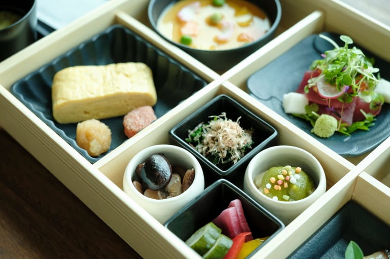 弁当箱の機能美。