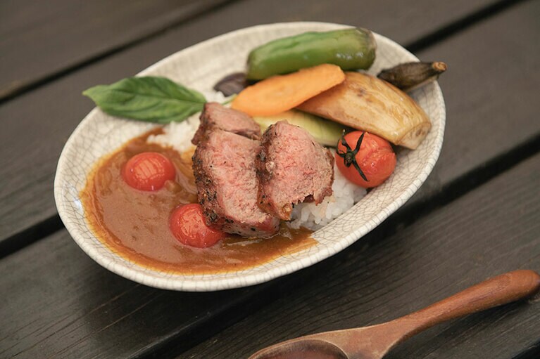 小宮山雄飛さん直伝のアウトドア用スペシャルカレー。