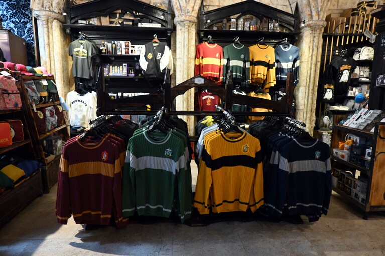 ファン垂涎のショップ「ハウス・オブ・スペルズ」に立ち寄ってもらうことも。