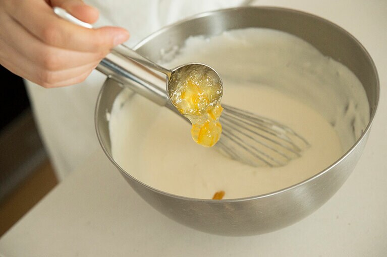 ムーズに甘酸っぱいジャムを足すとさわやかに。