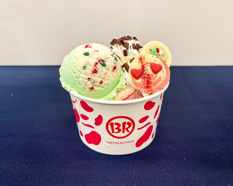 BEL AMER／ベルアメール コラボサンデー。トッピングは、パレショコラ（サーティワンフレーバー）、チョコレートコポー、ホイップクリーム。